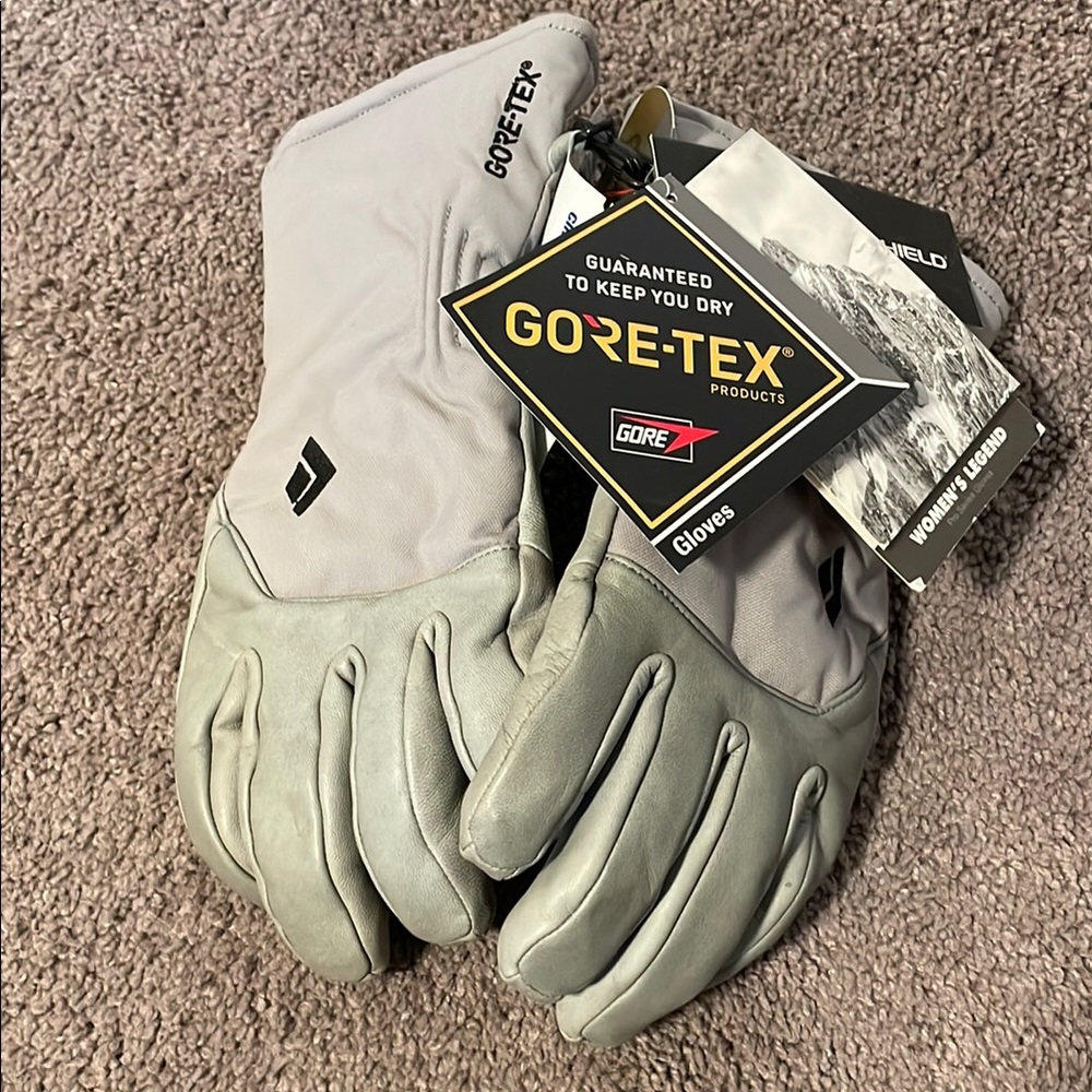 GORE-TEX Women's Gloves in Gray
